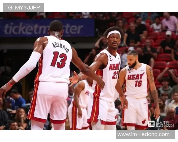 热火队斯波称赞热巴韦尔在篮板拼抢中的统治力对球队至关重要 热火队斯波称赞热巴韦尔在篮板拼抢中的统治力对球队至关重要