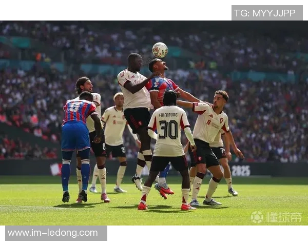 詹俊分析利物浦教练团队转型决心与老问题的持续挑战需耐心应对