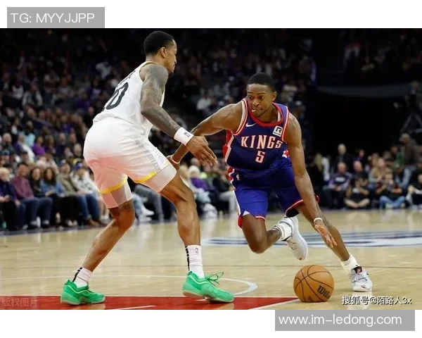 福克斯首节火力全开高效砍下27分8助攻3抢断助球队取得优势 福克斯首节火力全开高效砍下27分8助攻3抢断助球队取得优势